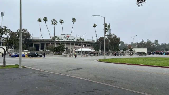 Rose Bowl Pokemon Go Tour Crowd